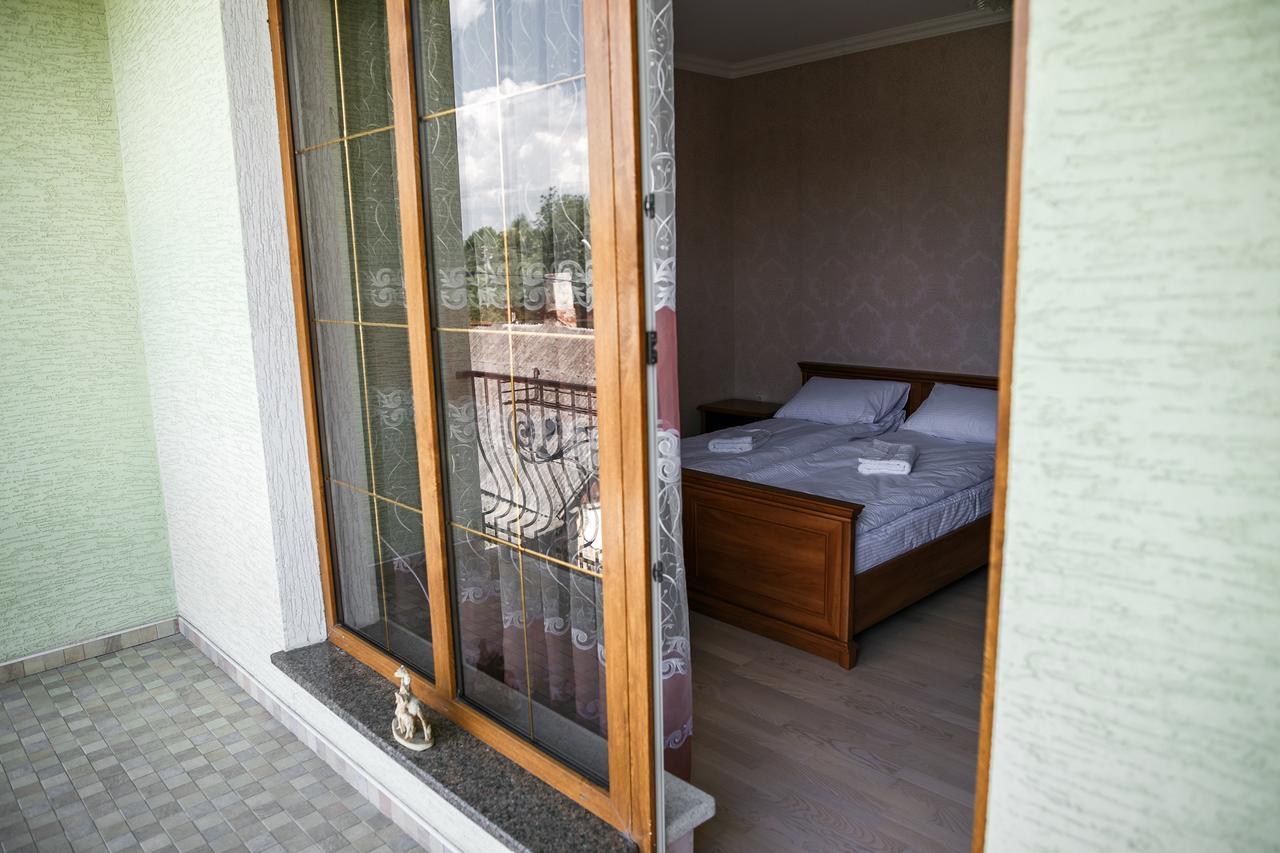 Sweet Home Hostel / Guest House Czernowitz Exterior foto