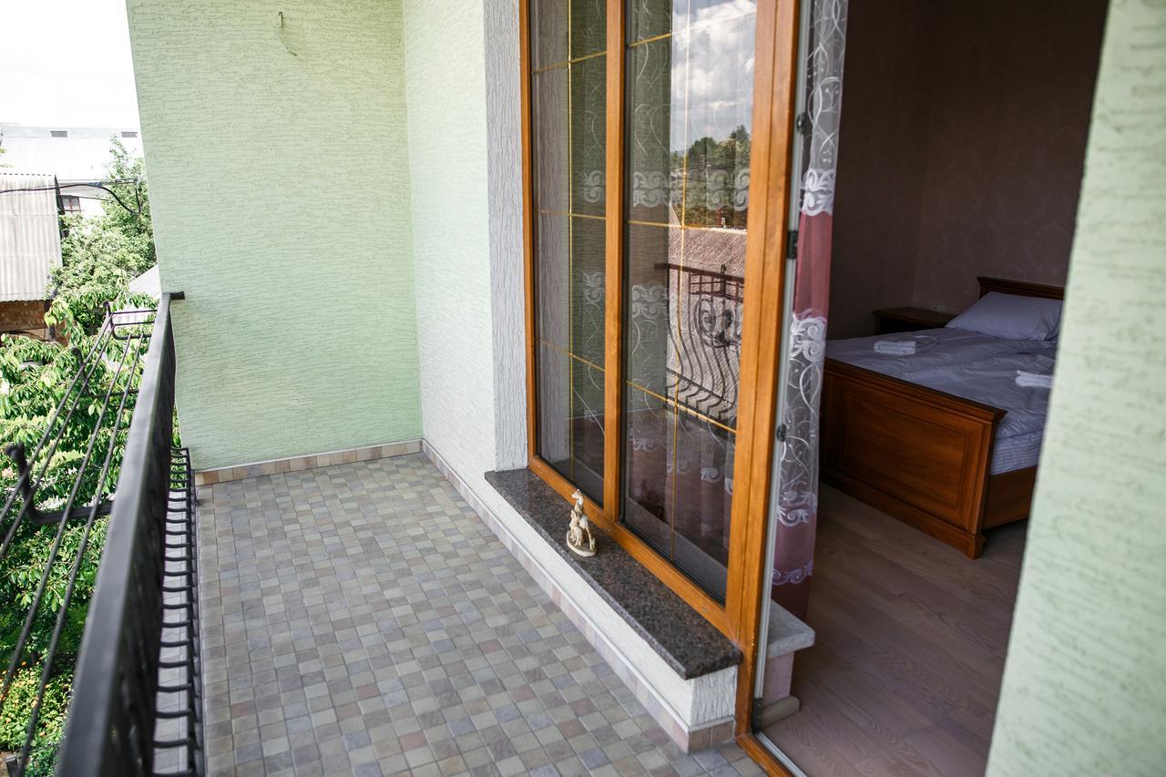 Sweet Home Hostel / Guest House Czernowitz Exterior foto
