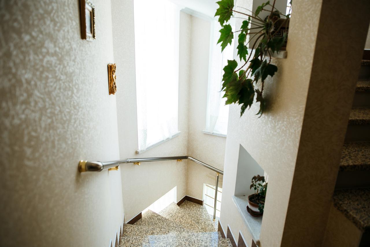 Sweet Home Hostel / Guest House Czernowitz Exterior foto
