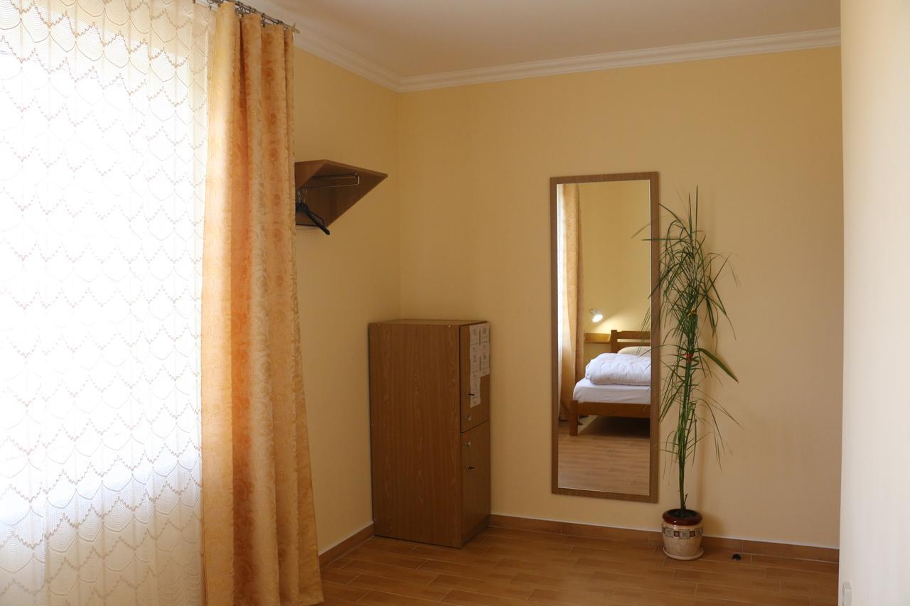 Sweet Home Hostel / Guest House Czernowitz Exterior foto